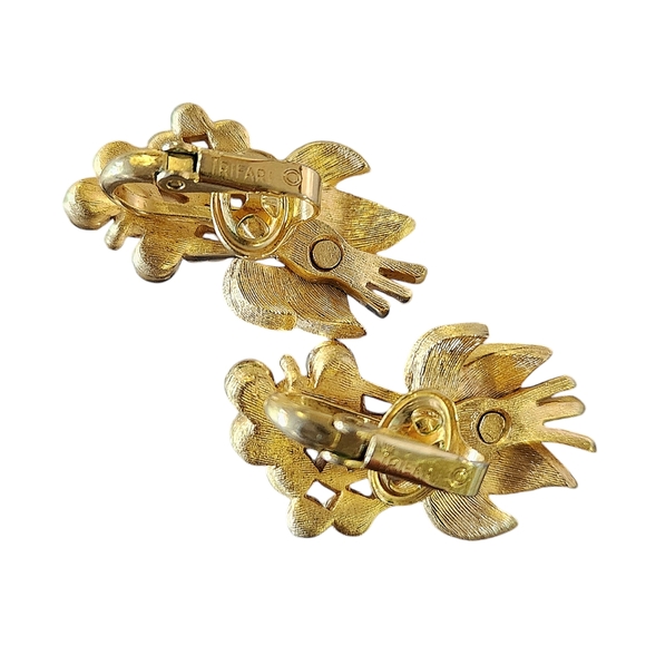 Crown Trifari Vintage Gold Tone Clip On Earrings - Picture 4 of 4